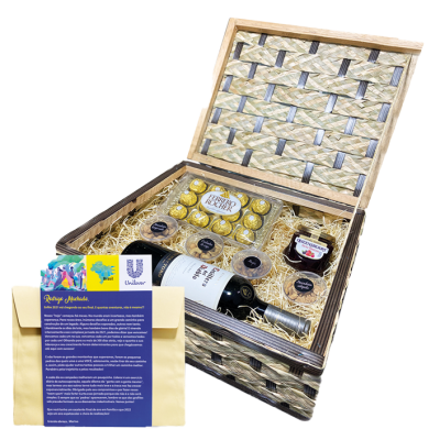 Kit cesta com vinho, petiscos e cartão personalizado