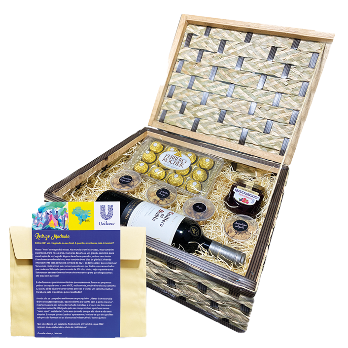 Kit cesta com vinho, petiscos e cartão personalizado