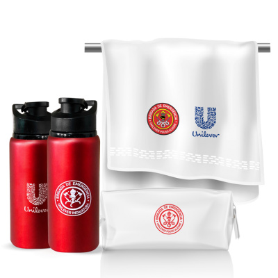 Kit com toalha, necessaire e squeeze personalizados