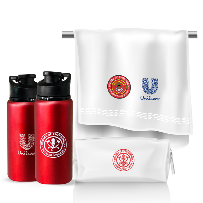 Kit com toalha, necessaire e squeeze personalizados