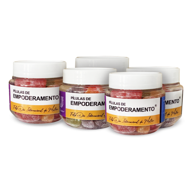 Potinhos com jujuba e adesivo personalizado