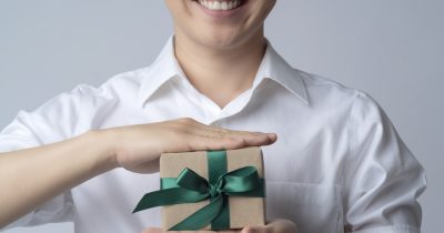 Vantagens de inserir brindes nas suas ações de relacionamento