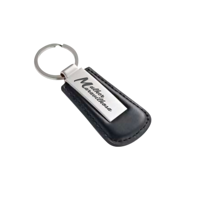 Chaveiro de metal com alça em couro sintético preto