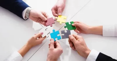 Como promover o trabalho em equipe e a cooperação com brindes corporativos personalizados